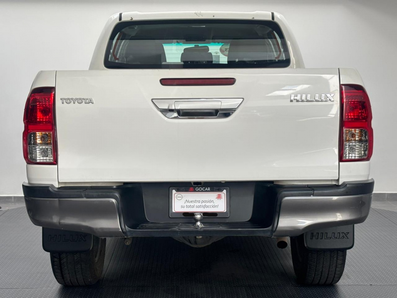 Toyota Comerciales Hilux Pick-Up 4 pts. SR, Doble Cab., TM5, a/ac., VE, RA-17 2023